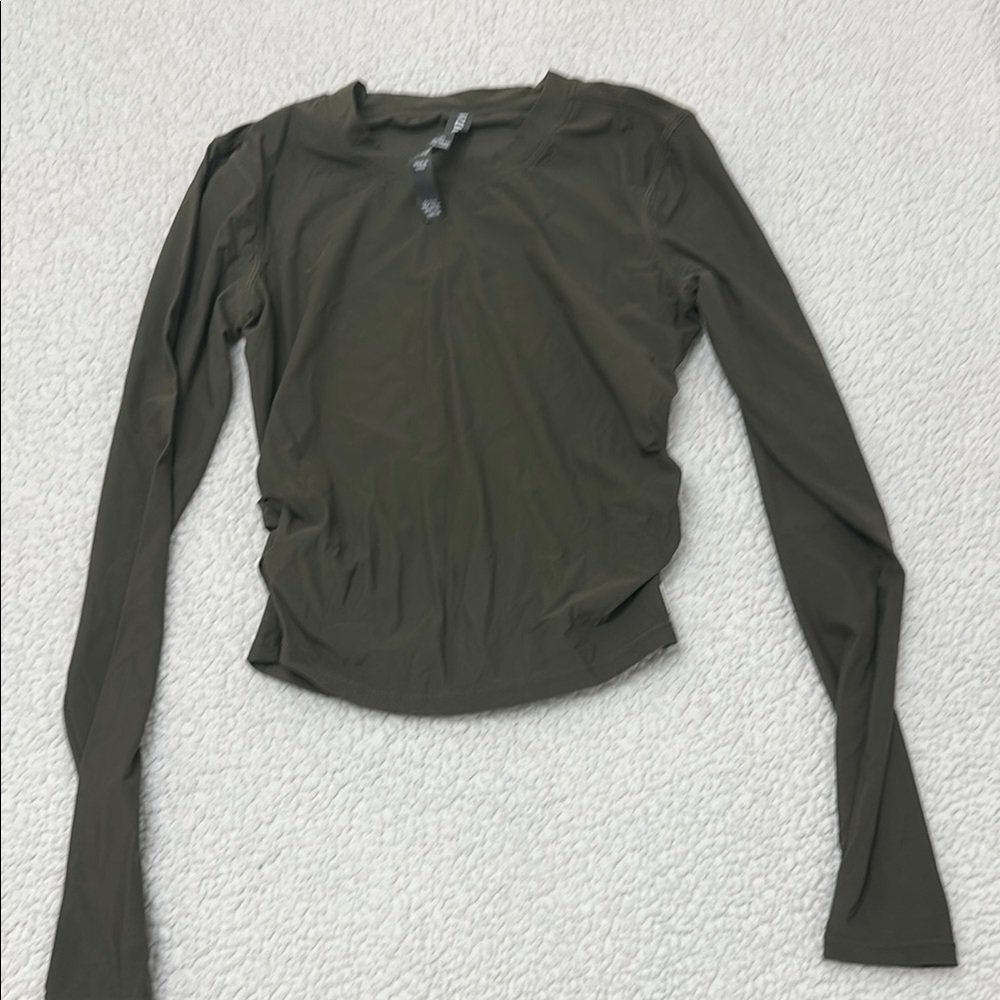 Vuori Olive Green Long Sleeve Top